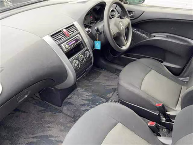MITSUBISHI COLT