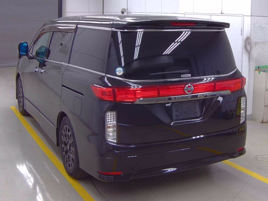 NISSAN ELGRAND