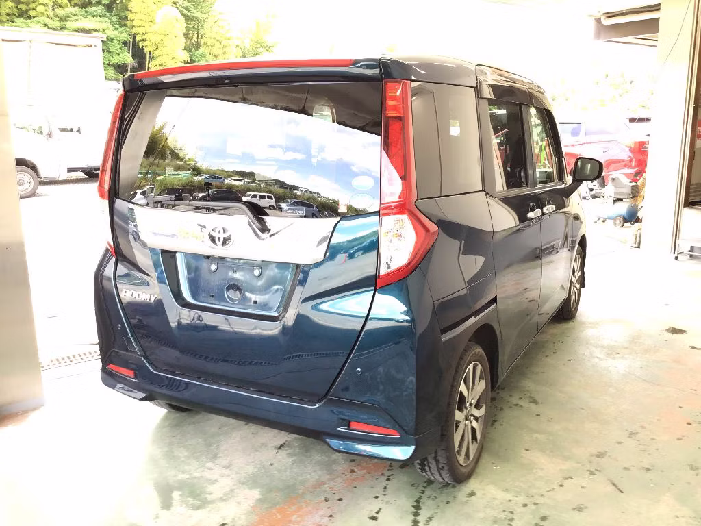 TOYOTA ROOMY
