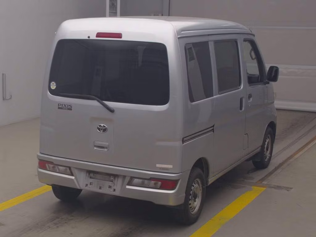 TOYOTA PIXIS VAN