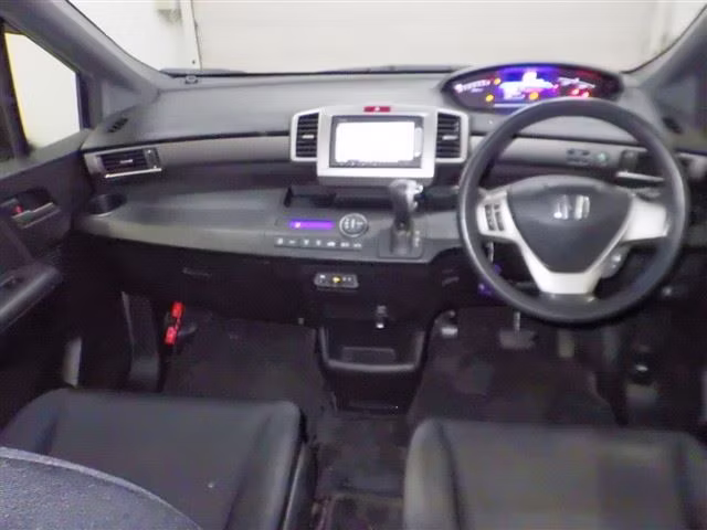 HONDA FREED SPIKE
