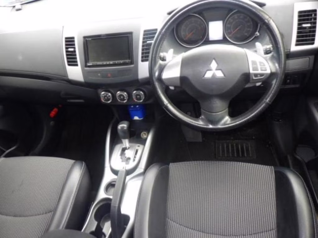 MITSUBISHI OUTLANDER