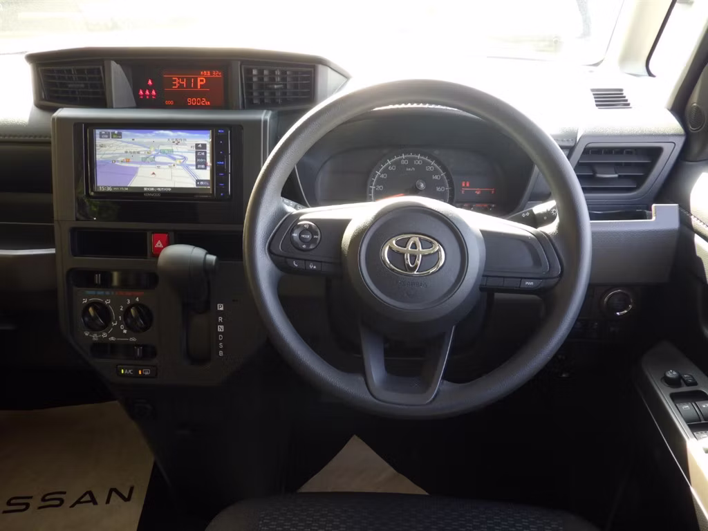 TOYOTA ROOMY