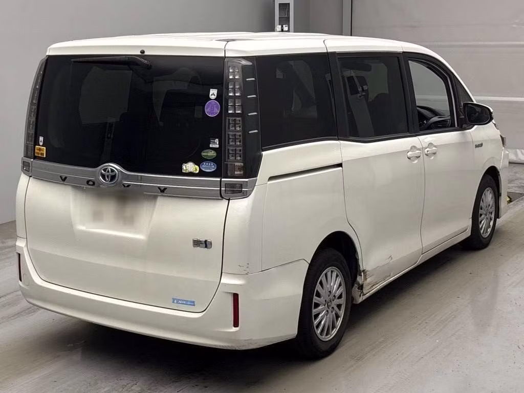 TOYOTA VOXY