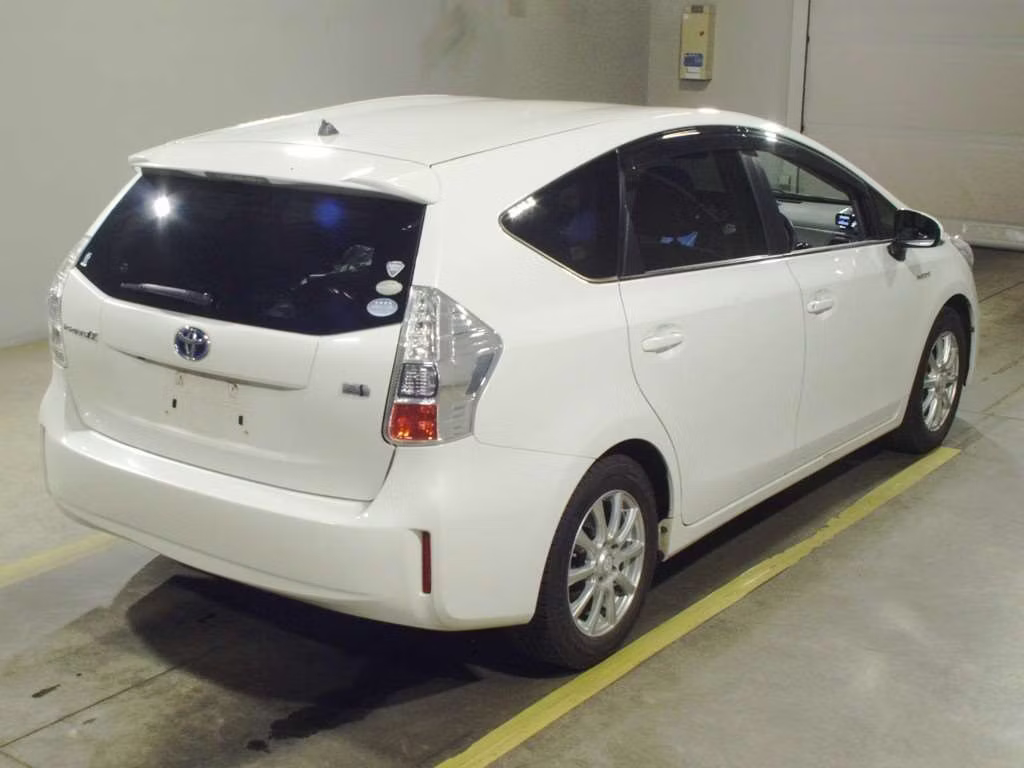 TOYOTA PRIUS ALPHA
