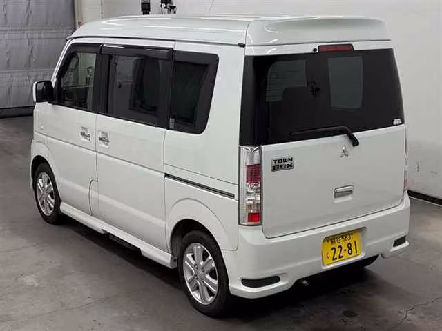 MITSUBISHI TOWN BOX