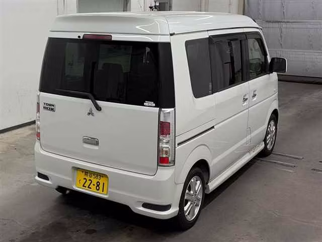 MITSUBISHI TOWN BOX