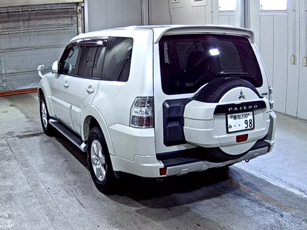 MITSUBISHI PAJERO