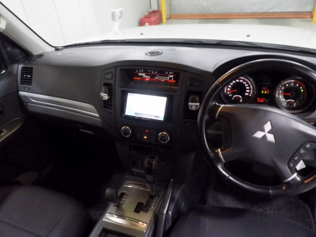 MITSUBISHI PAJERO