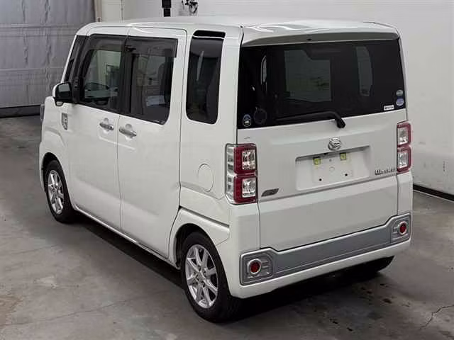 DAIHATSU WAKE