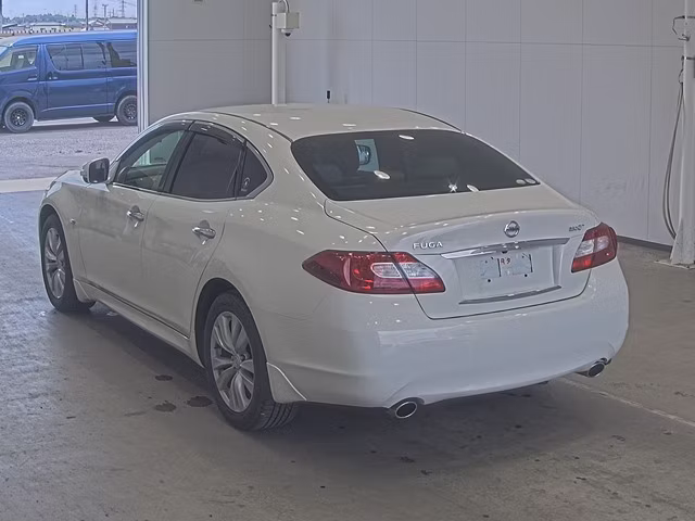 NISSAN FUGA