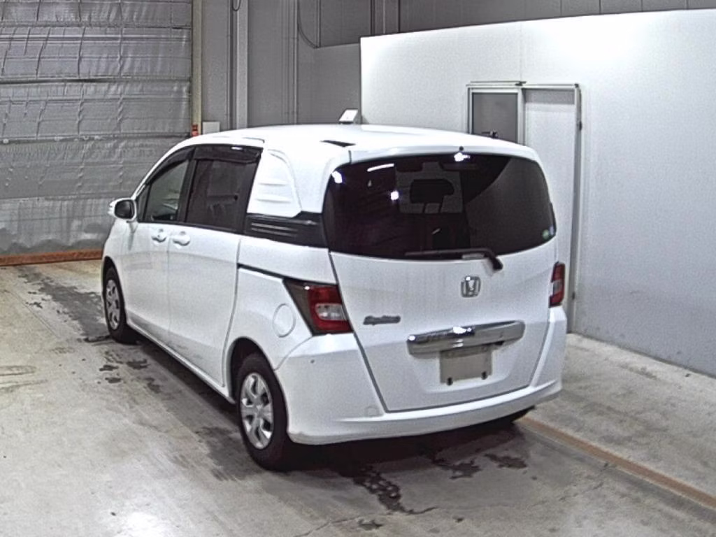 HONDA FREED SPIKE