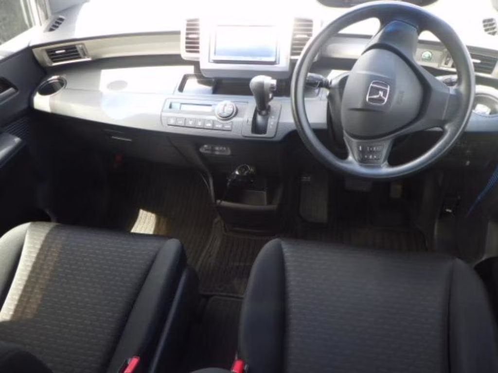 HONDA FREED SPIKE