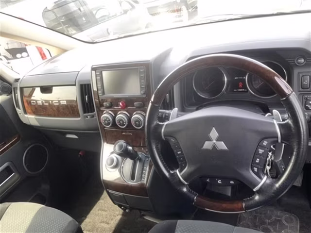 MITSUBISHI DELICA D:5