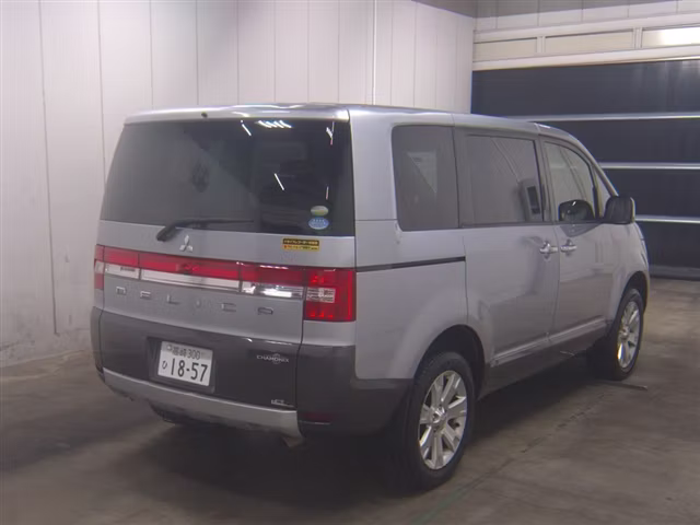 MITSUBISHI DELICA D:5