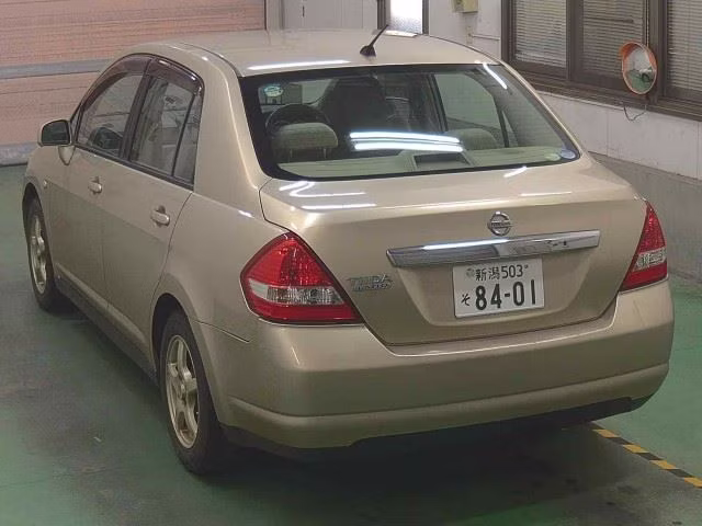 NISSAN TIIDA LATIO