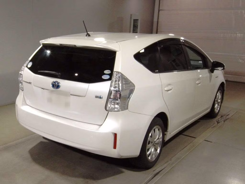 TOYOTA PRIUS ALPHA