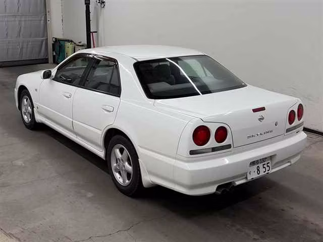 NISSAN SKYLINE