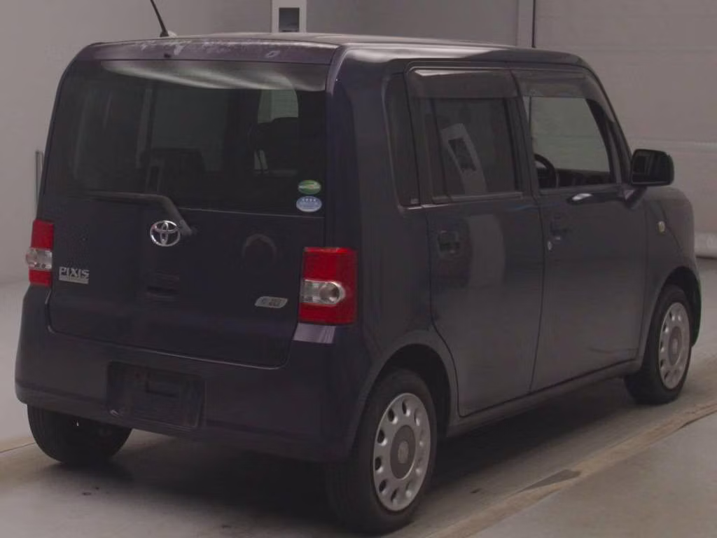 TOYOTA PIXIS SPACE