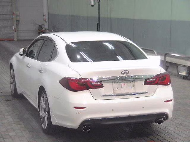 NISSAN FUGA