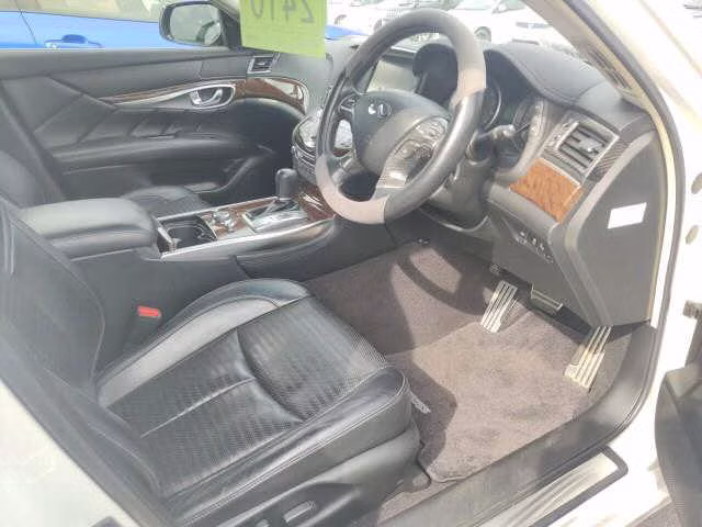 NISSAN FUGA