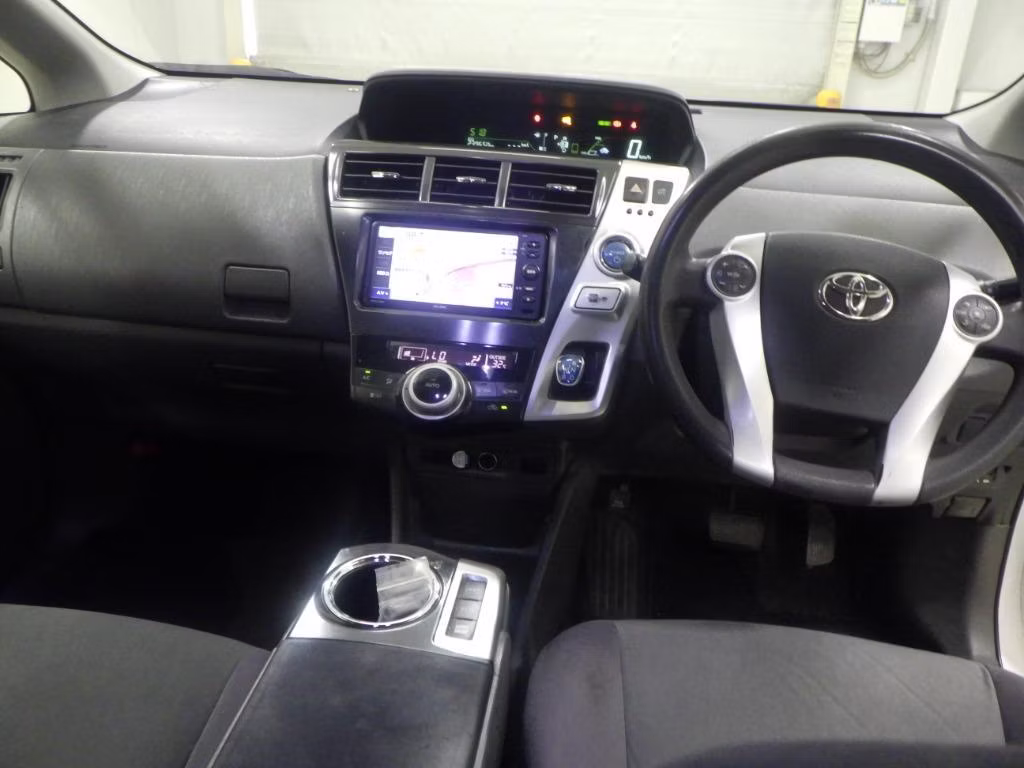 TOYOTA PRIUS ALPHA