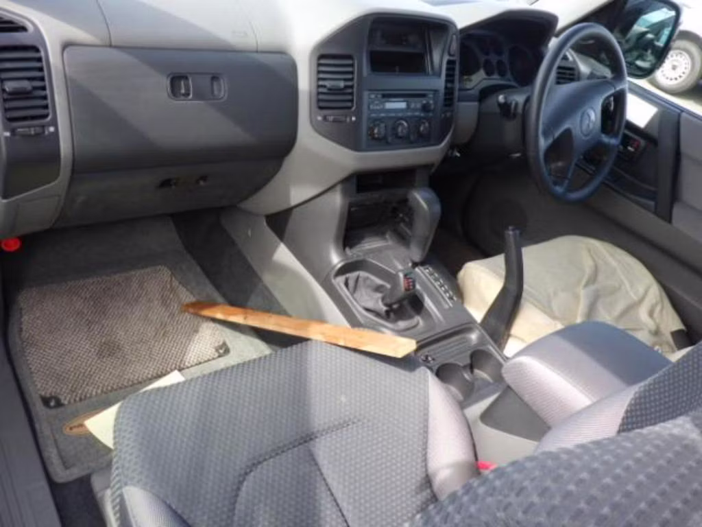 MITSUBISHI PAJERO