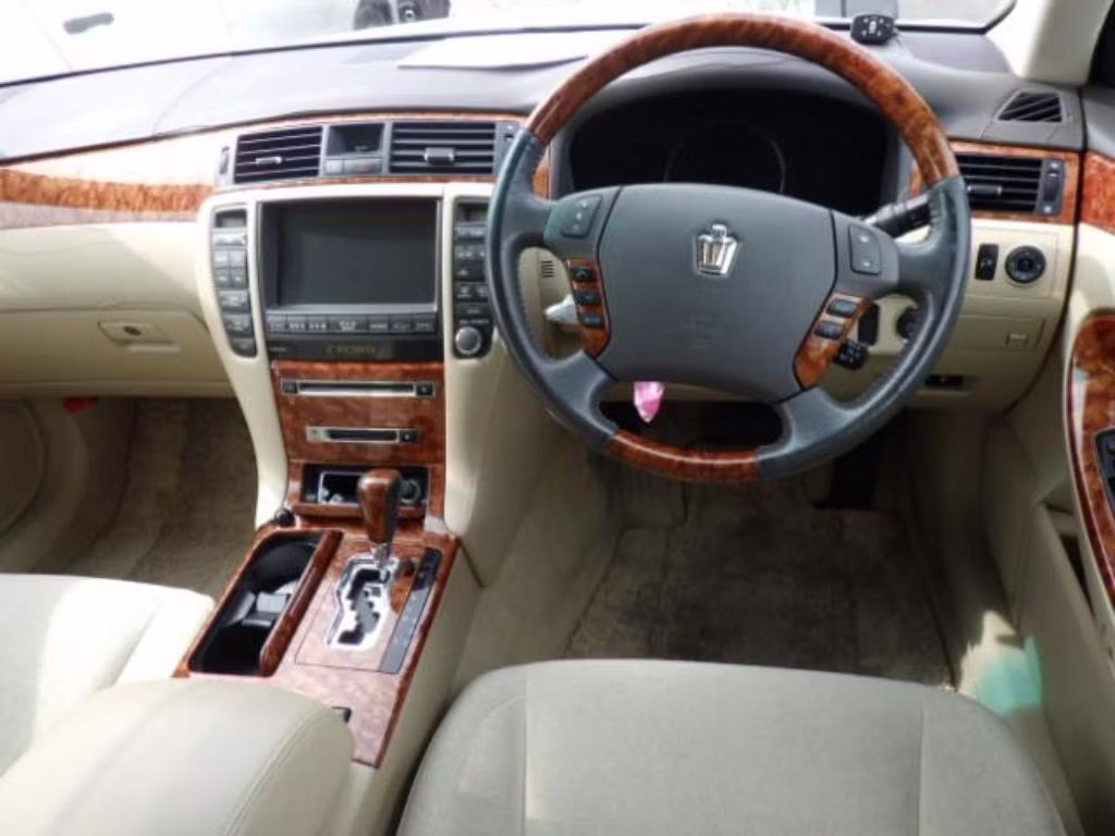 TOYOTA CROWN