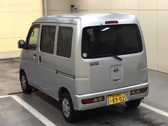 TOYOTA PIXIS VAN