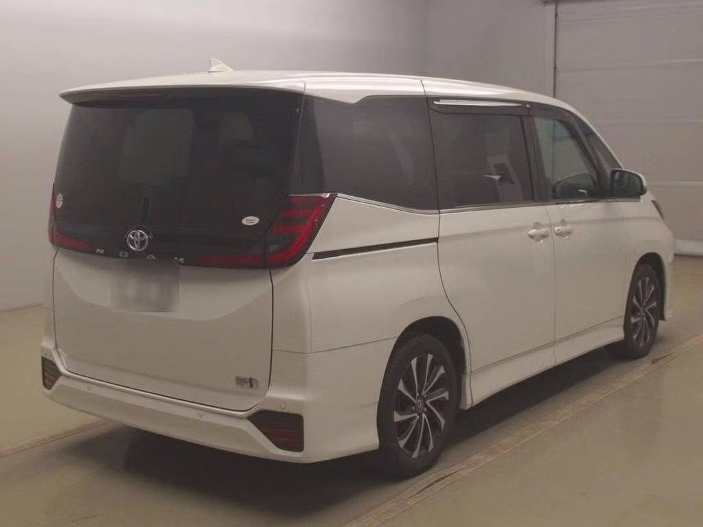 TOYOTA NOAH