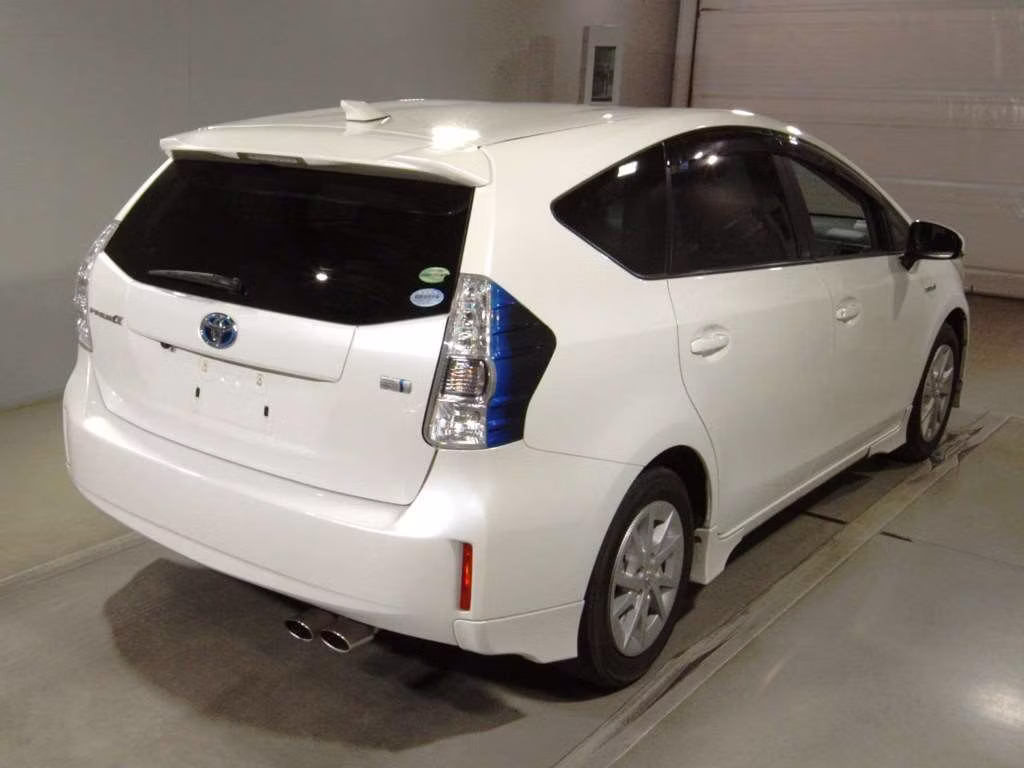 TOYOTA PRIUS ALPHA