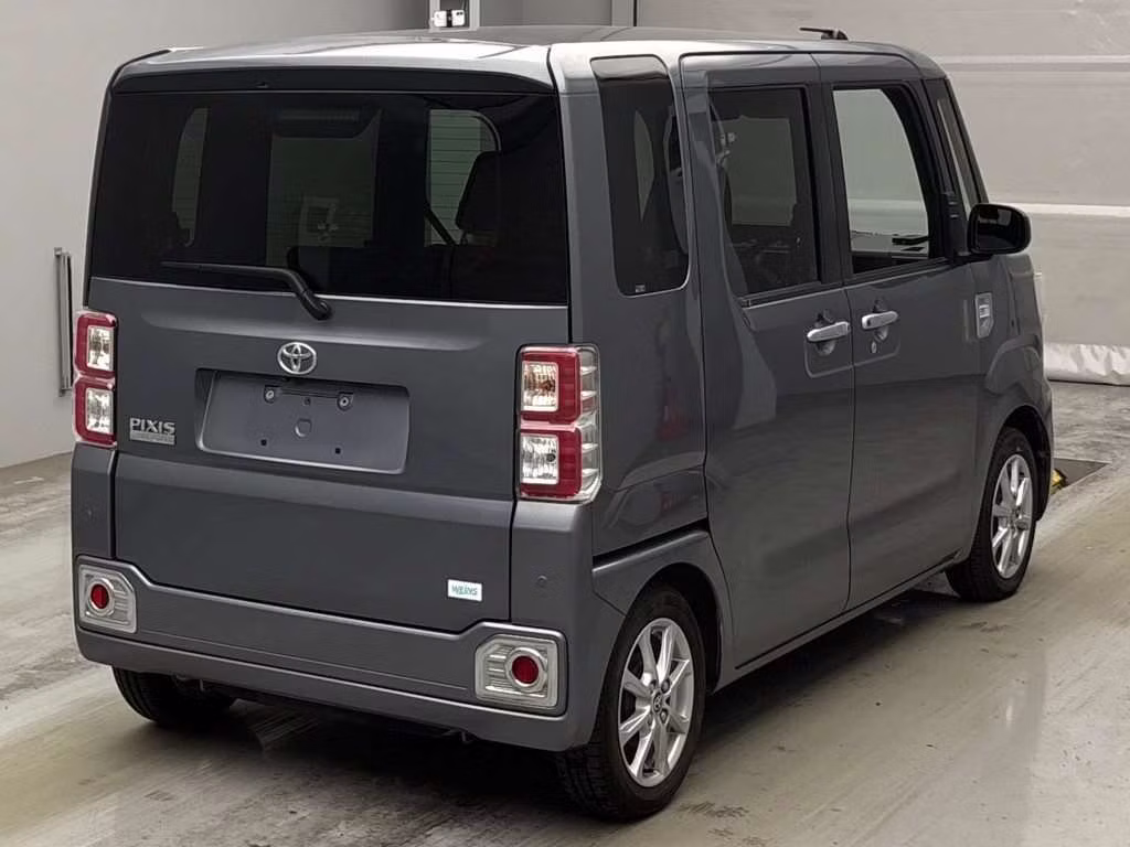 TOYOTA PIXIS MEGA