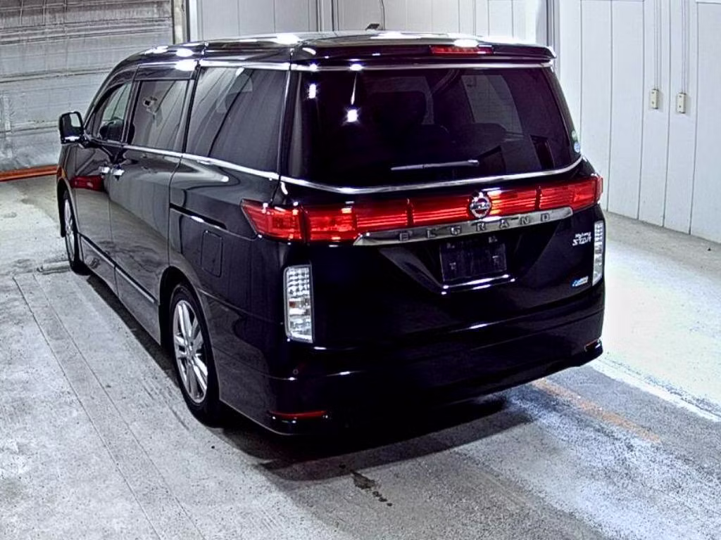 NISSAN ELGRAND