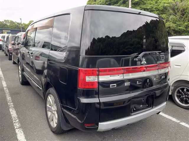 MITSUBISHI DELICA D:5