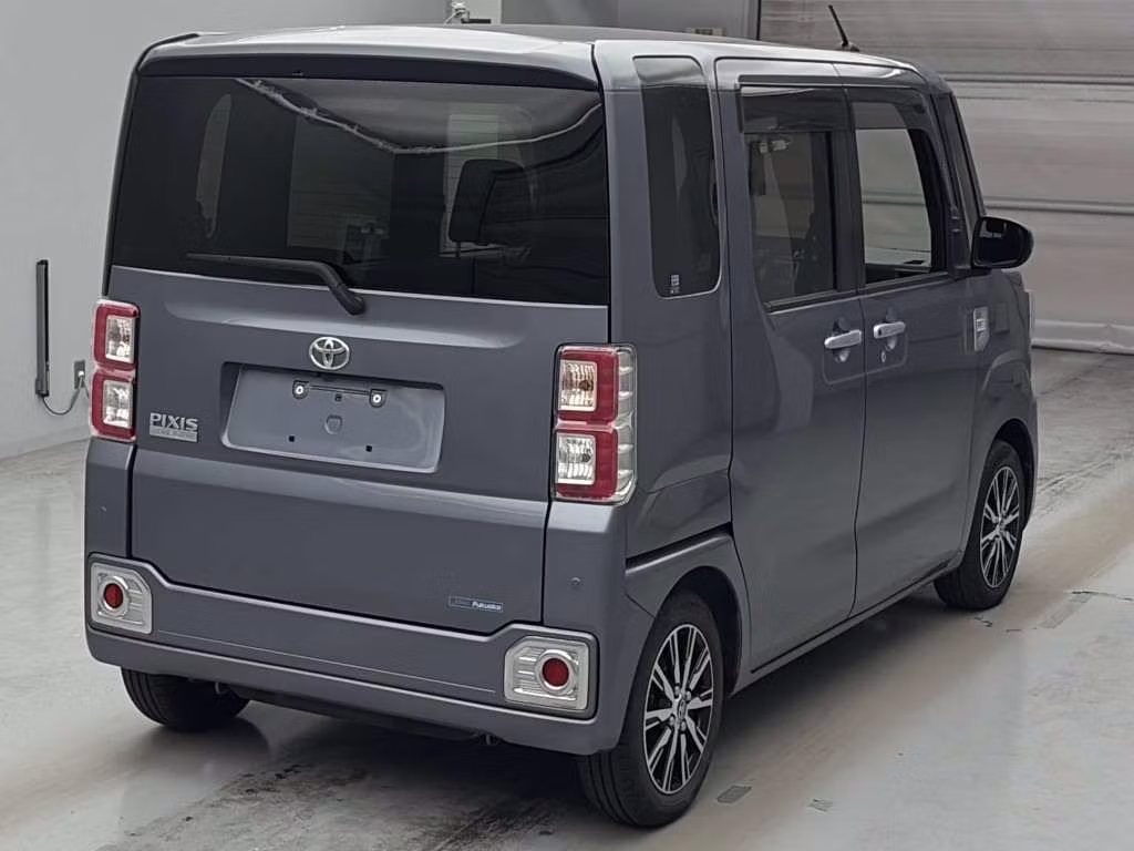 TOYOTA PIXIS MEGA