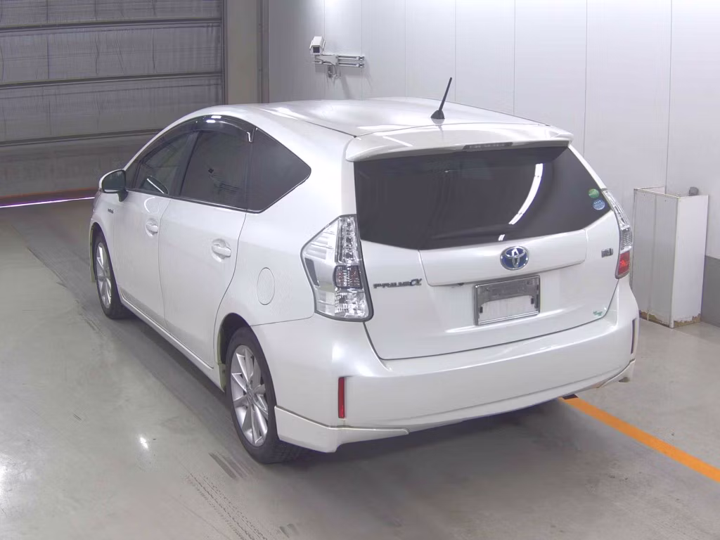 TOYOTA PRIUS ALPHA