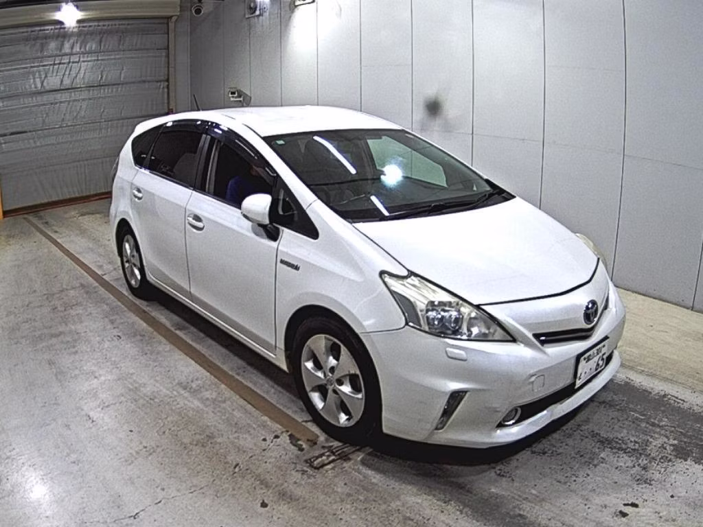 TOYOTA PRIUS ALPHA
