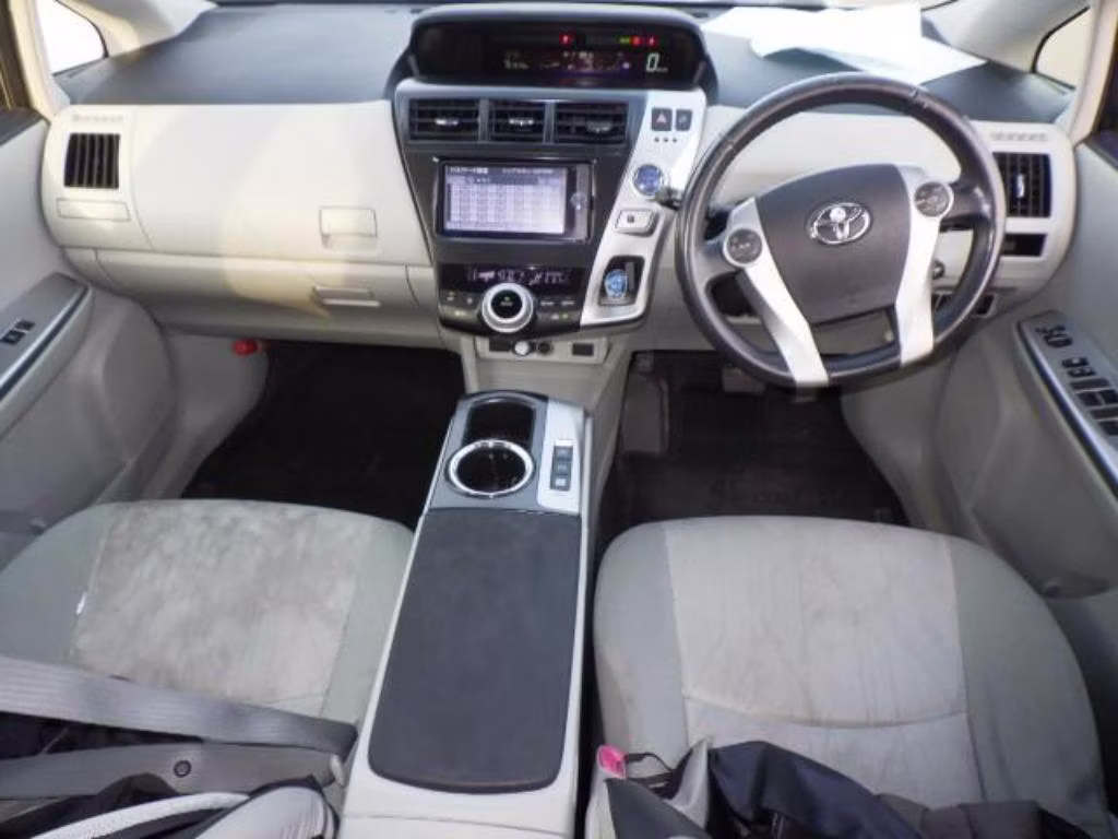 TOYOTA PRIUS ALPHA