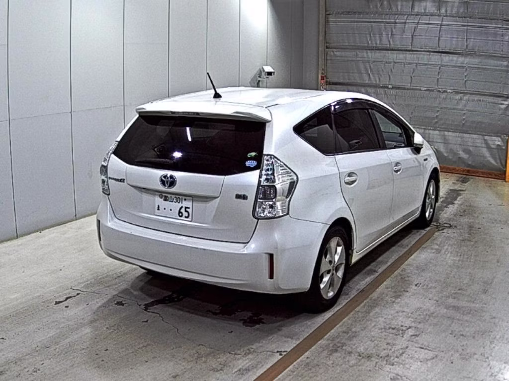 TOYOTA PRIUS ALPHA