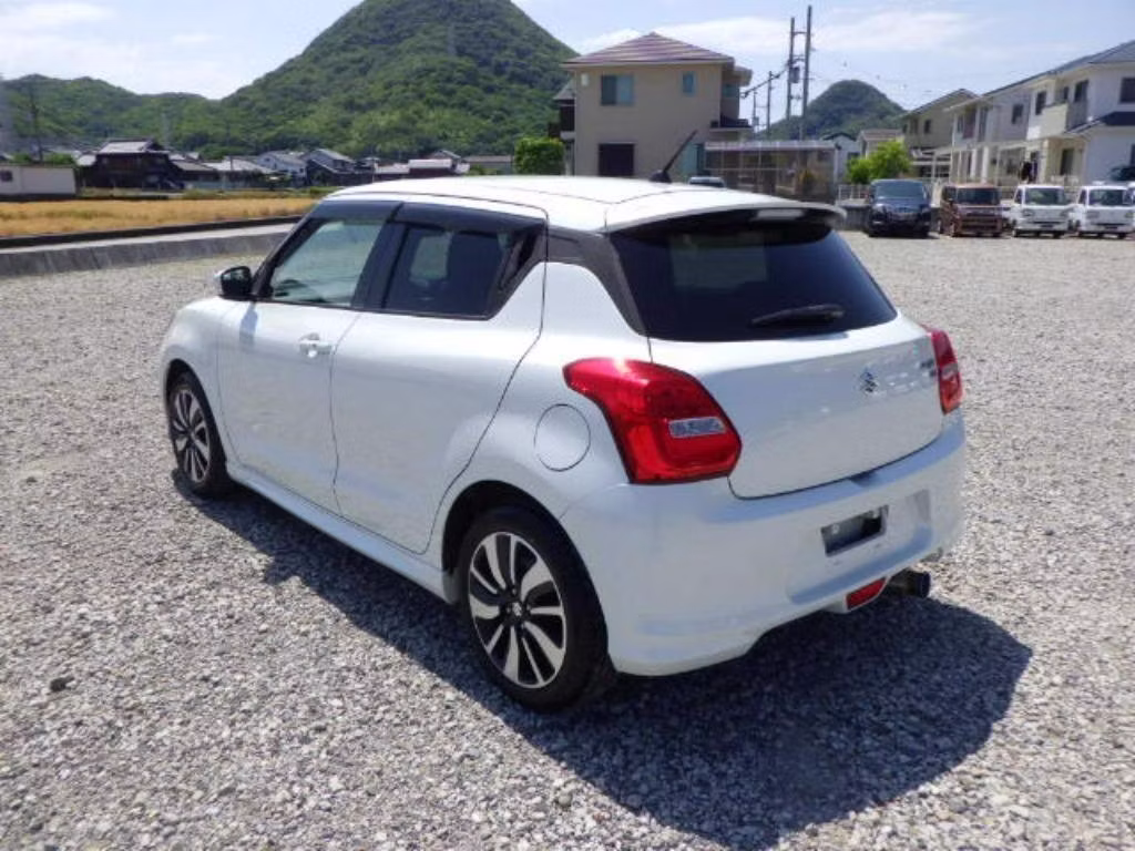 SUZUKI SWIFT