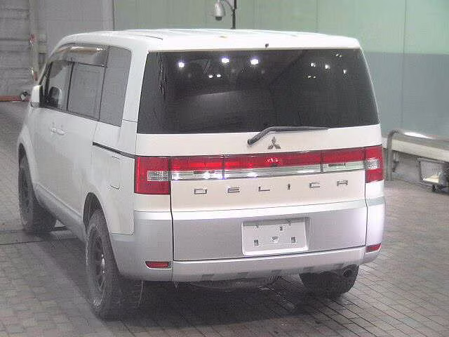 MITSUBISHI DELICA D:5