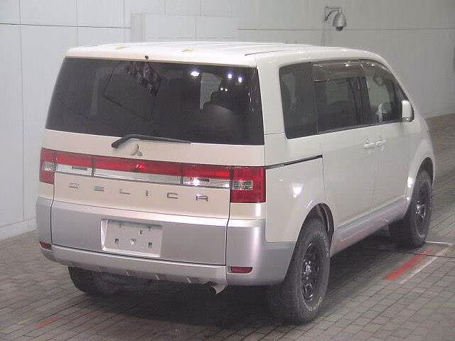 MITSUBISHI DELICA D:5