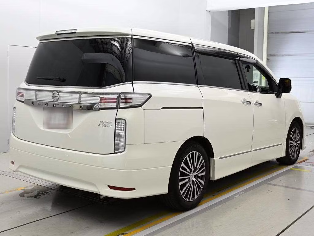 NISSAN ELGRAND