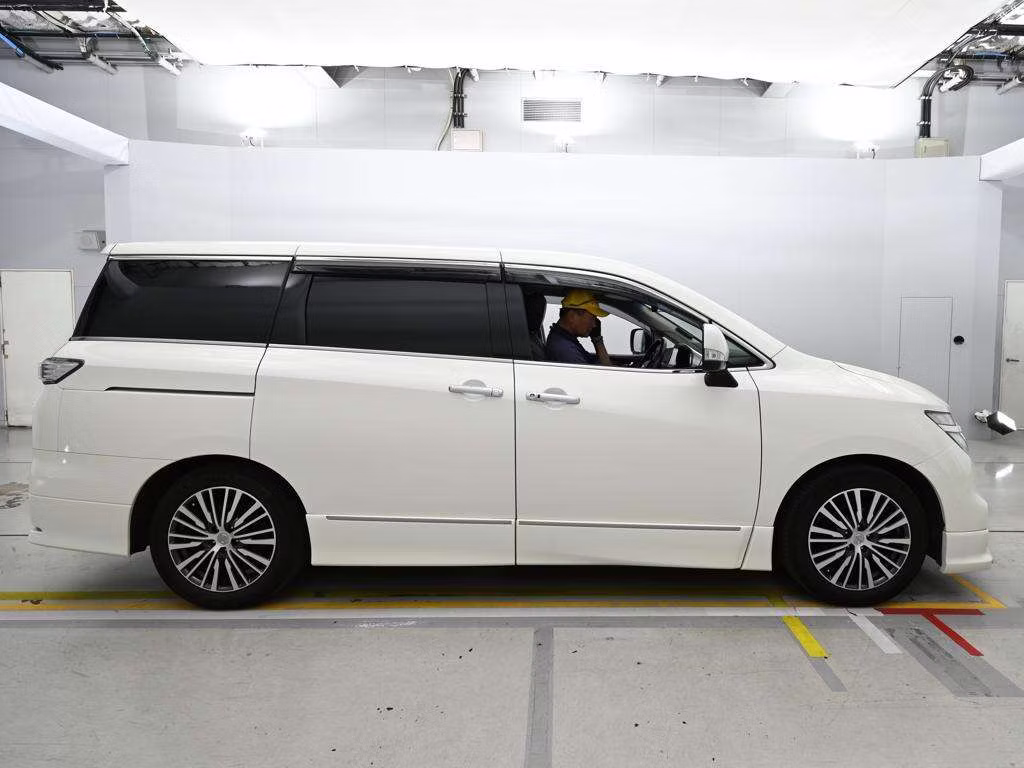 NISSAN ELGRAND