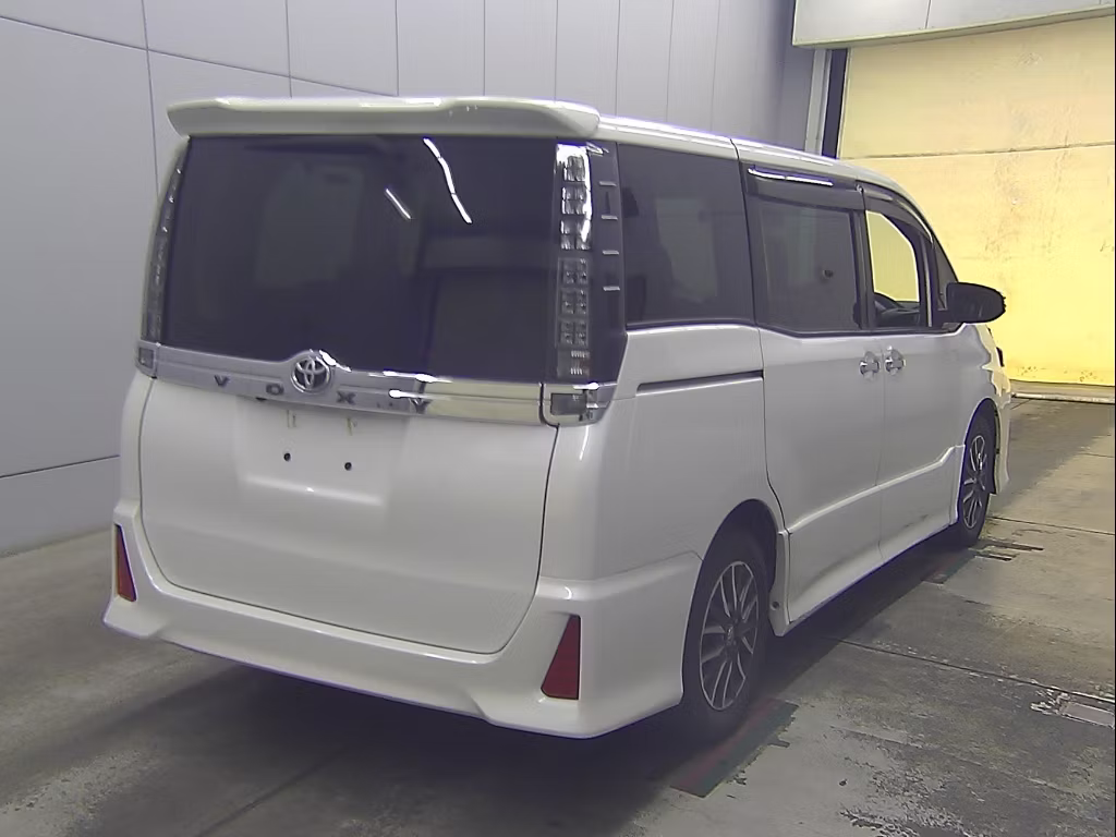 TOYOTA VOXY