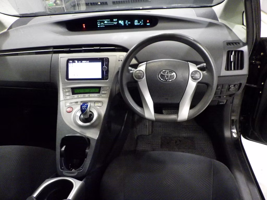 TOYOTA PRIUS