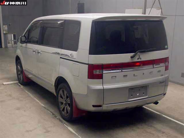MITSUBISHI DELICA D:5