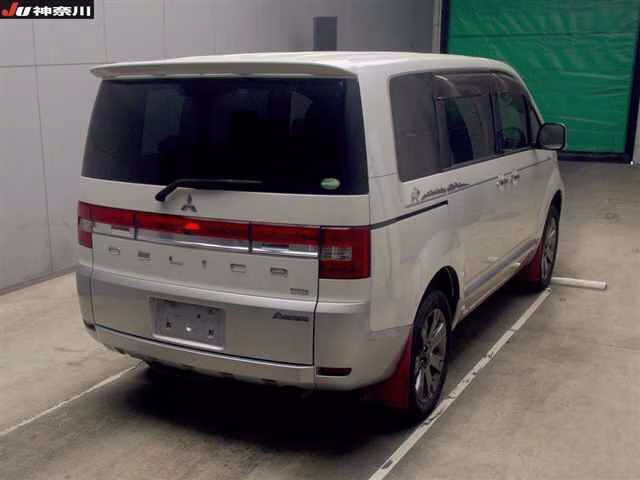 MITSUBISHI DELICA D:5