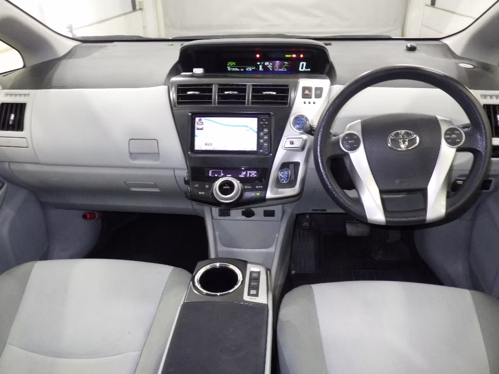 TOYOTA PRIUS ALPHA