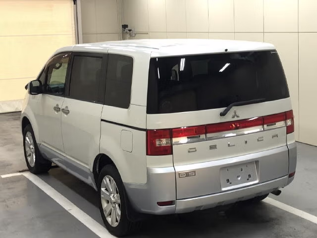 MITSUBISHI DELICA D:5